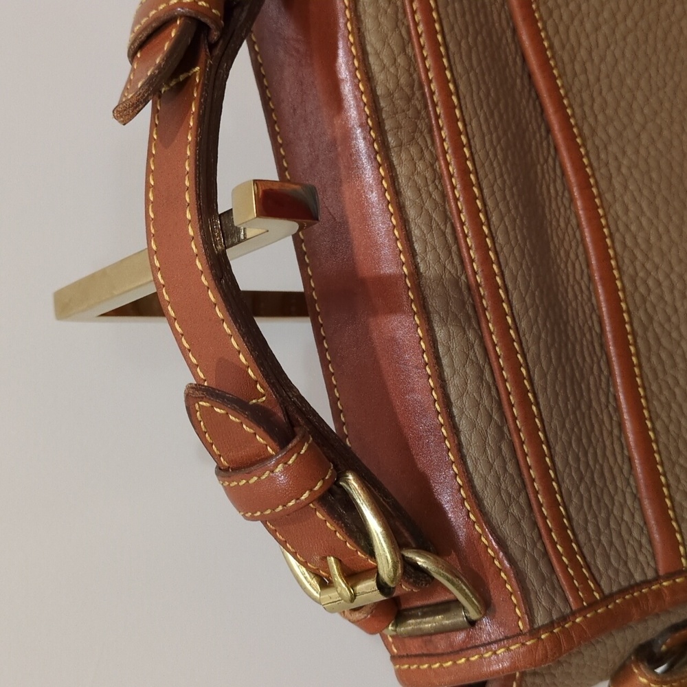 Dooney & Bourke Vintage Tan All Weather Leather Crossbody Purse Bag CALLOUTS - Picture 7 of 14